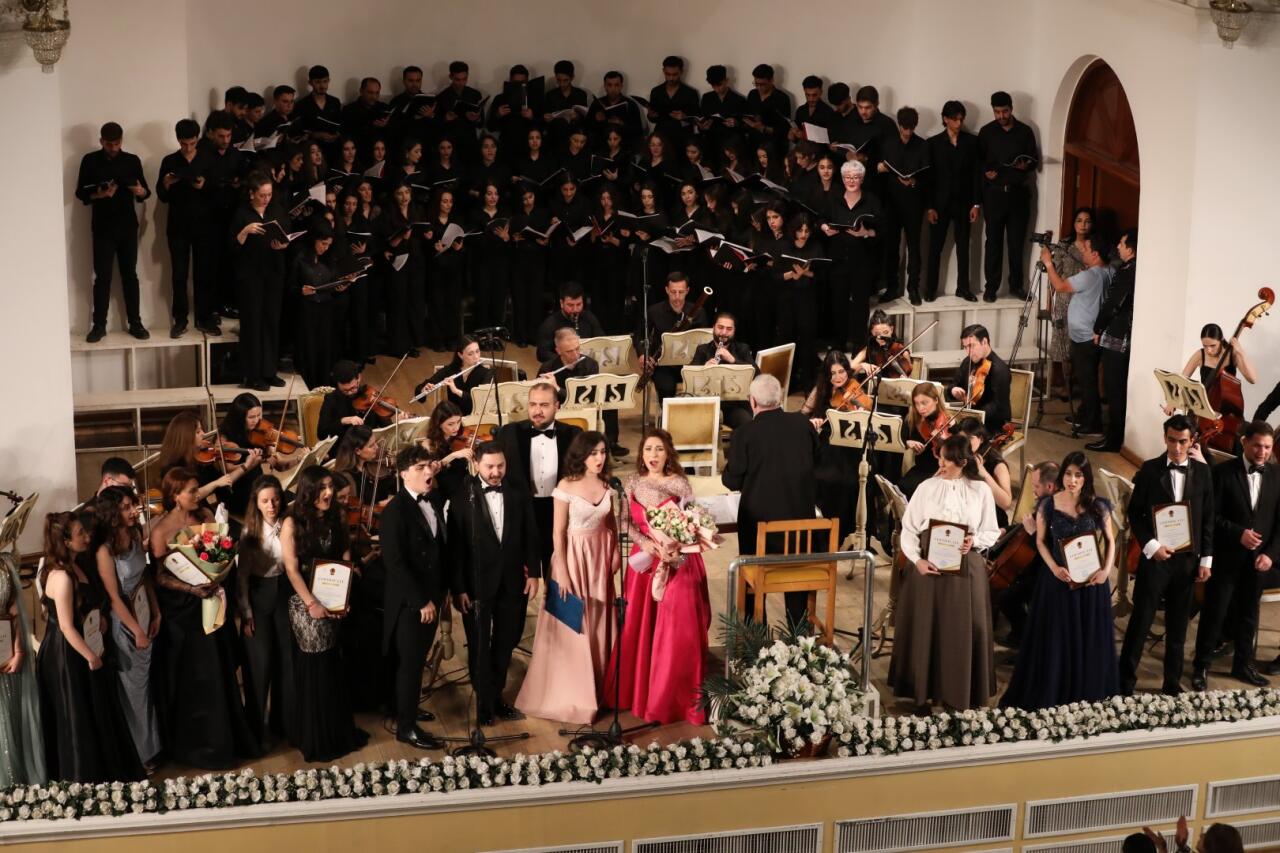 В Баку состоялся концерт "Молодые оперные звезды" в рамках Международного фестиваля Фидан Гаджиевой