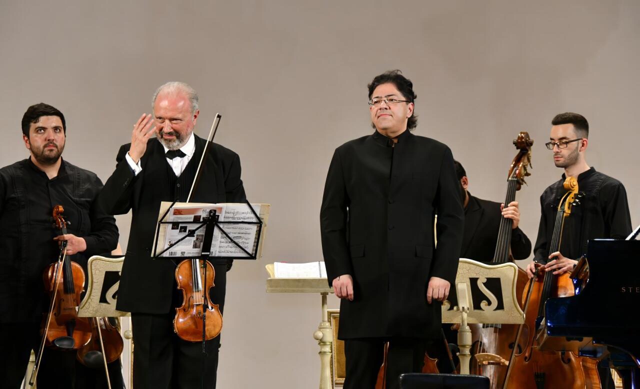 Дивный мир музыки - концерт Мурада Адыгезалзаде и Дмитрия Ситковецкого в Баку
