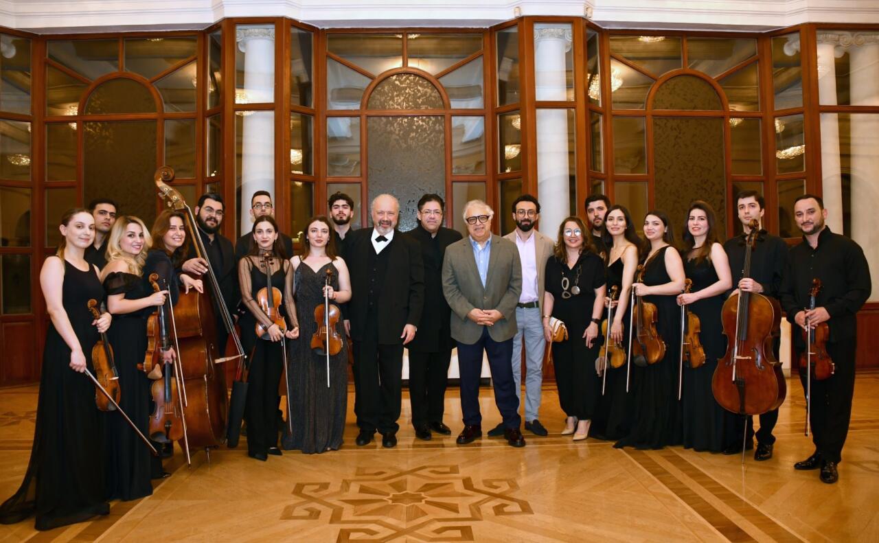 Дивный мир музыки - концерт Мурада Адыгезалзаде и Дмитрия Ситковецкого в Баку