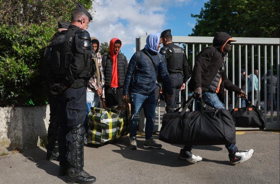 Fransa polisi tələbə nümayişini zorakılıqla dağıtdı