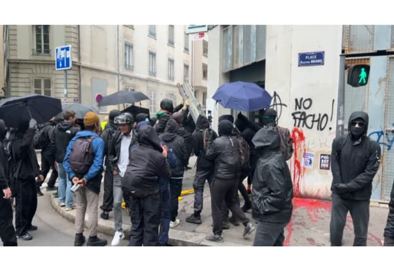 Стычки манифестантов с полицией во Франции