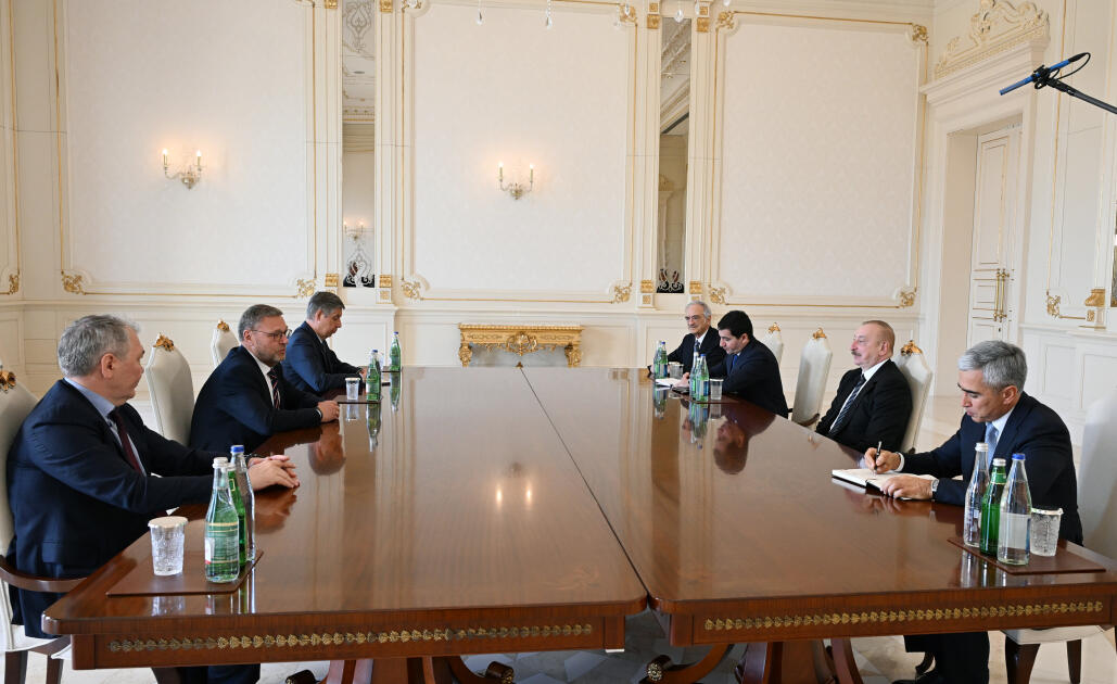Президент Ильхам Алиев принял заместителя председателя Совета Федерации России и председателя комитета Государственной Думы