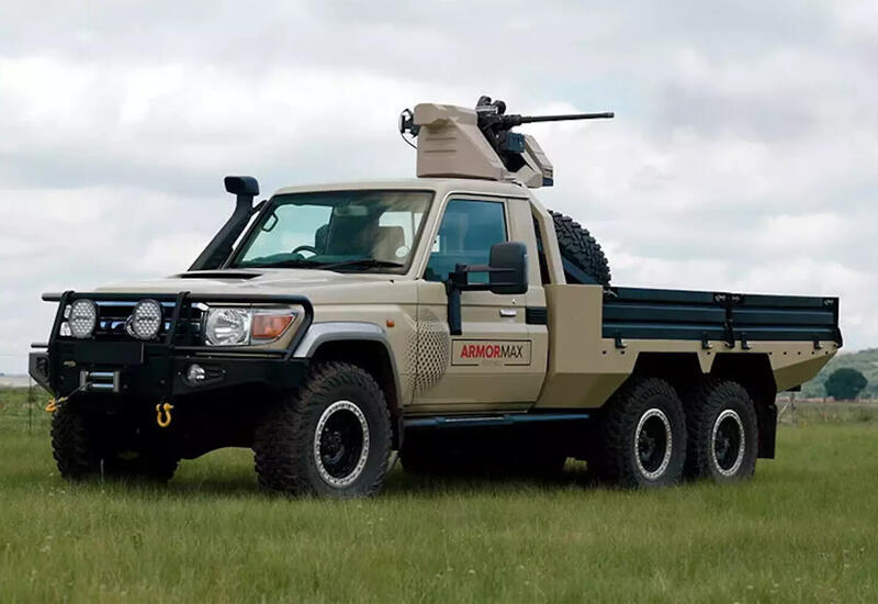 В Африке Land Cruiser превратили в экстремальный пикап с пулеметом