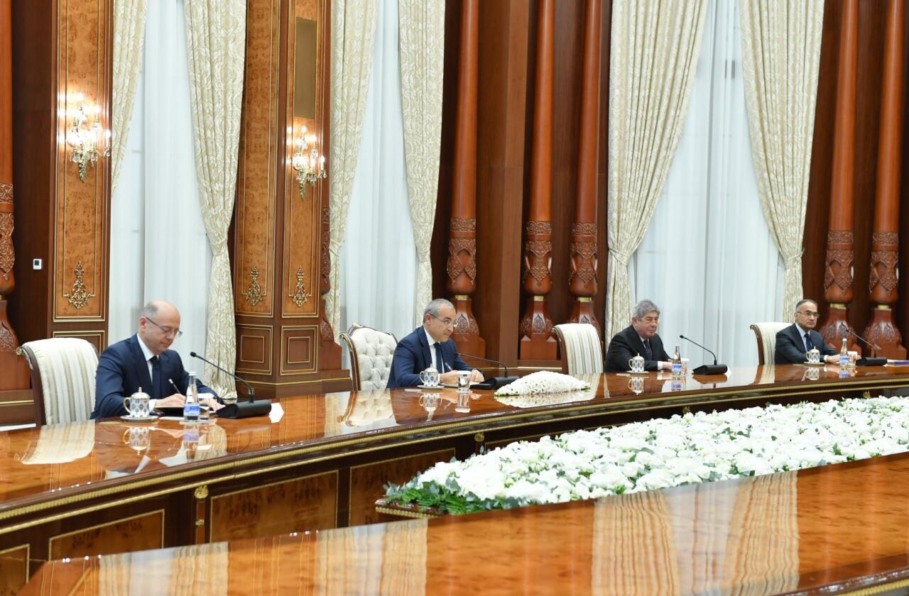 Президент Узбекистана принял азербайджанскую делегацию во главе с Микаилом Джаббаровым