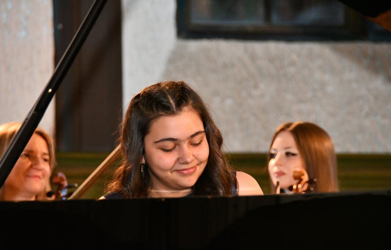 Артистизм пианистки: концерт "Gənclərə dəstək" в Баку