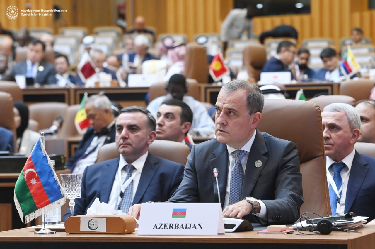 Джейхун Байрамов выступил на 15-м Исламском саммите ОИС
