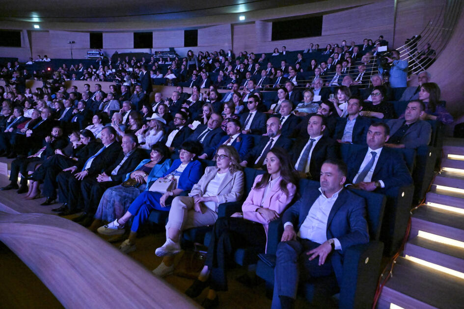 В Центре Гейдара Алиева состоялся грандиозный праздничный концерт, посвященный 20-летию Фонда Гейдара Алиева