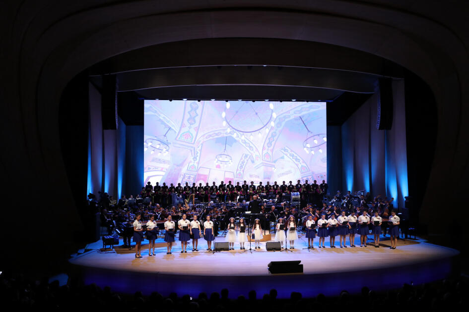 В Центре Гейдара Алиева состоялся грандиозный праздничный концерт, посвященный 20-летию Фонда Гейдара Алиева