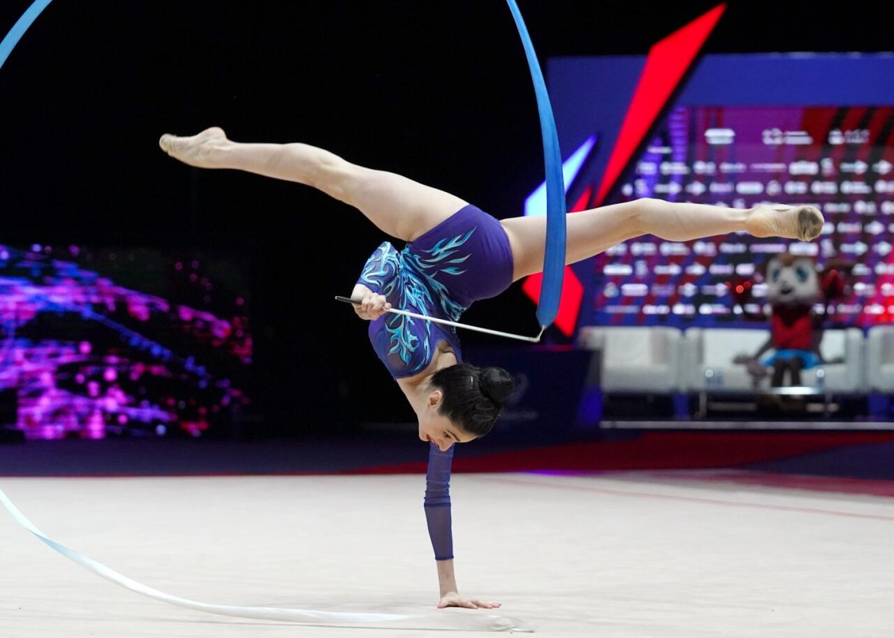 Азербайджанская гимнастка Шамс Агагусейнова завоевала "серебро" Кубка Европы в Баку в упражнении с лентой