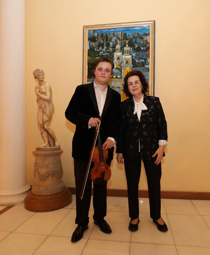 В Баку состоялся концерт молодых скрипачей Эльвина Ходжа Ганиева и Даниила Булаева