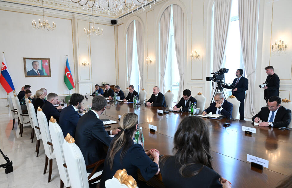Состоялась встреча Президента Ильхама Алиева с премьер-министром Словакии в расширенном составе