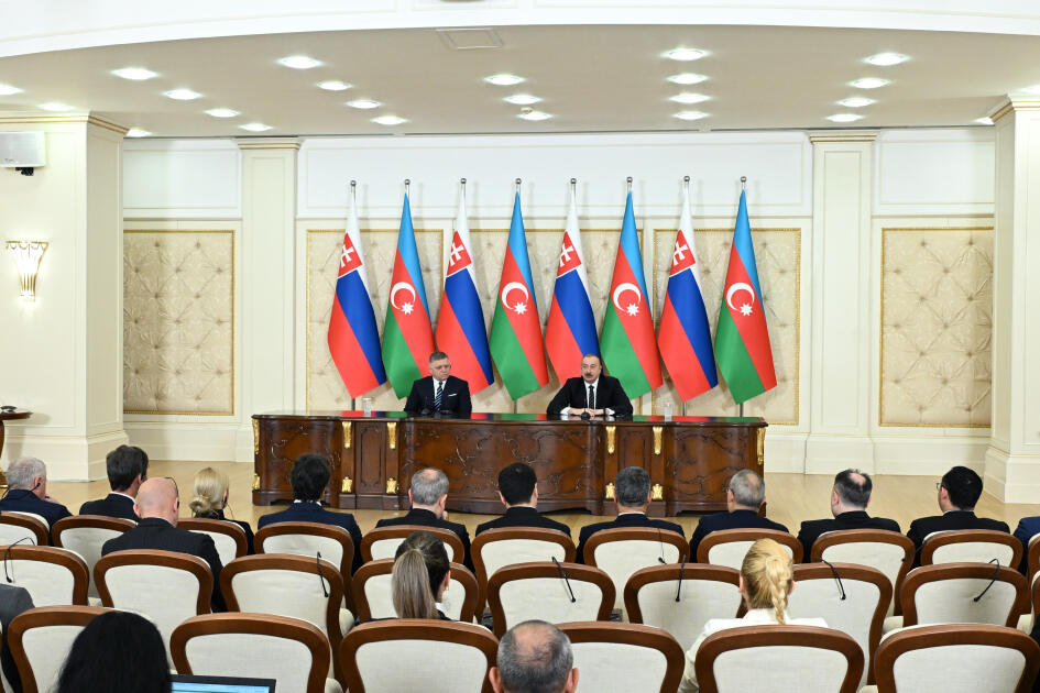 Президент Ильхам Алиев и премьер-министр Словакии Роберт Фицо выступили с заявлениями для прессы