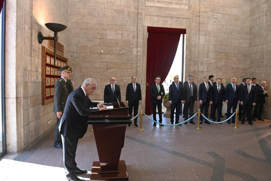 Премьер-министр Али Асадов посетил Аныткабир в Анкаре