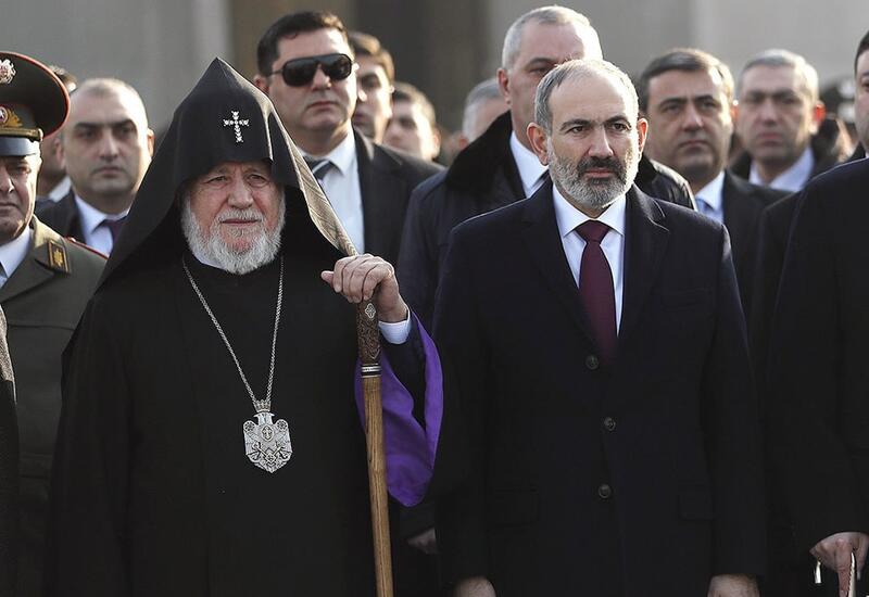 Пашинян обвинил Католикоса армян в работе на Кочаряна