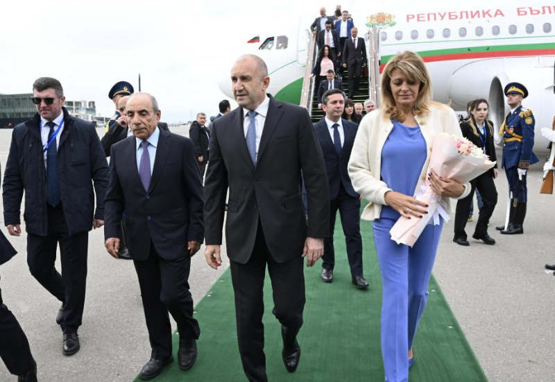 Президент Болгарии прибыл с официальным визитом в Азербайджан