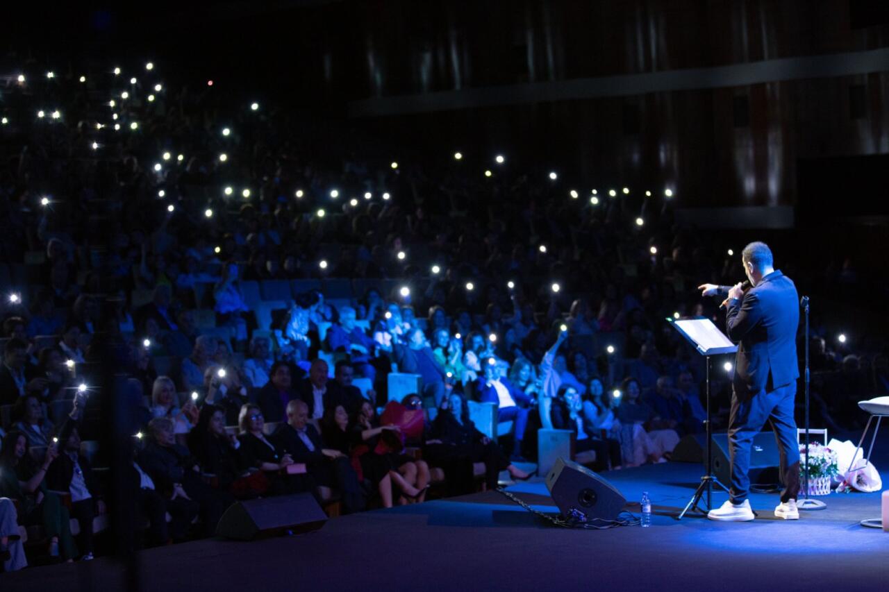Потрясающий первый концерт Эльчина Азизова в Баку