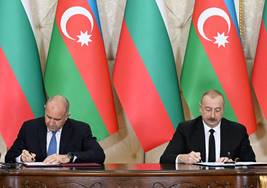 В Баку состоялась церемония подписания азербайджано-болгарских документов