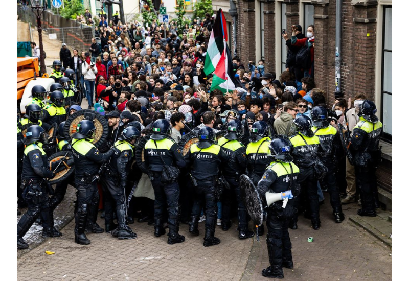 В Амстердаме спецназ столкнулся с пропалестинскими демонстрантами