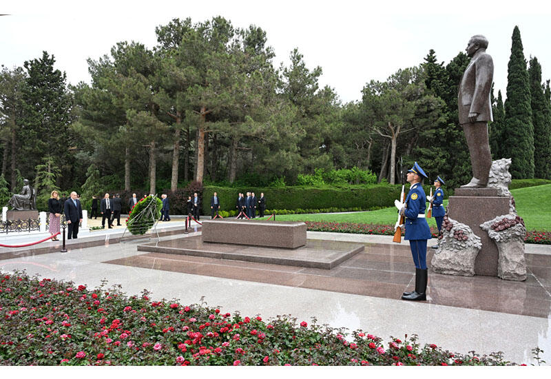 Румен Радев посетил могилу Великого лидера Гейдара Алиева