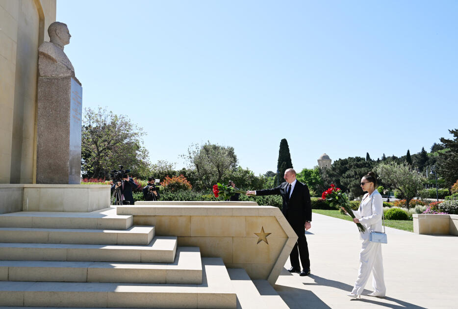 Президент Ильхам Алиев и Первая леди Мехрибан Алиева почтили память сынов Азербайджана, погибших за Победу над фашизмом