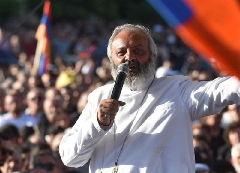 Протесты в Армении окончательно превратились в какое-то странное шоу