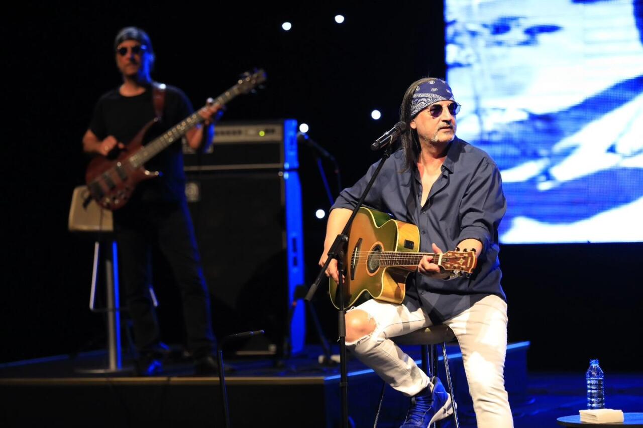 Звезда турецкой поп-музыки Челик выступил с концертом в Баку