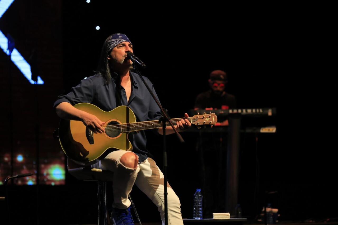 Звезда турецкой поп-музыки Челик выступил с концертом в Баку