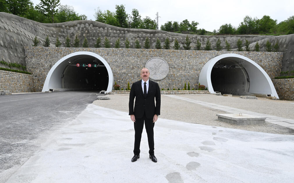 Prezident İlham Əliyev Əhmədbəyli-Füzuli-Şuşa avtomobil yolunda görülən işlərlə tanış olub, birinci tunelin açılışında iştirak edib