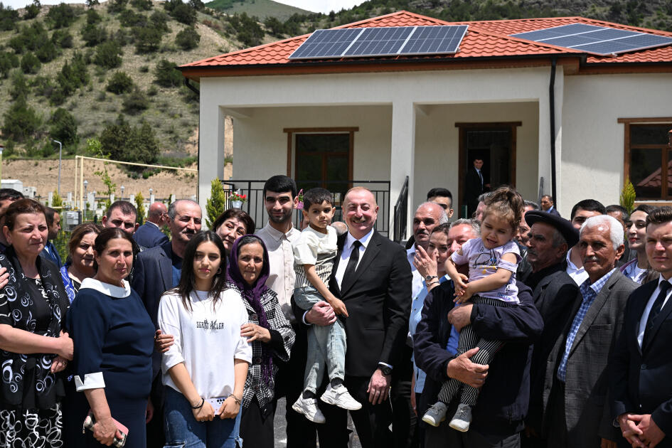 Президент Ильхам Алиев встретился с жителями, переселившимися в село Сус Лачинского района