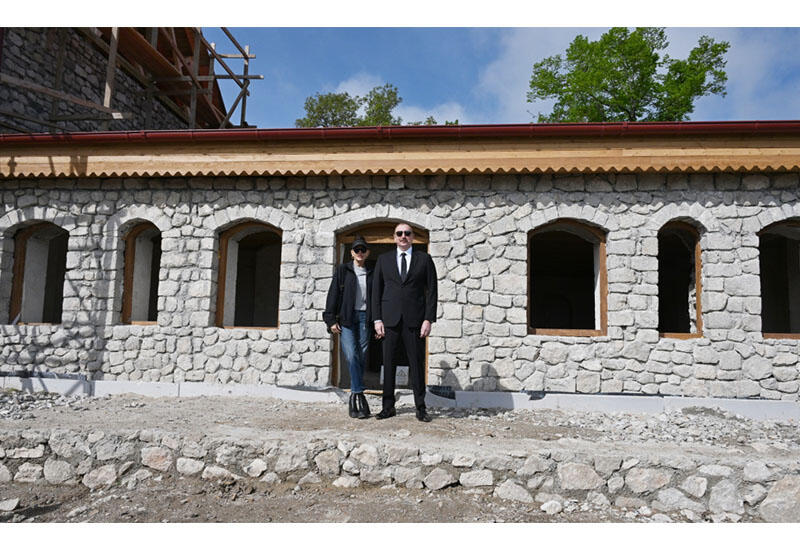 Президент Ильхам Алиев и Первая леди Мехрибан Алиева ознакомились с реставрационными работами в доме-музее Узеира Гаджибейли в Шуше