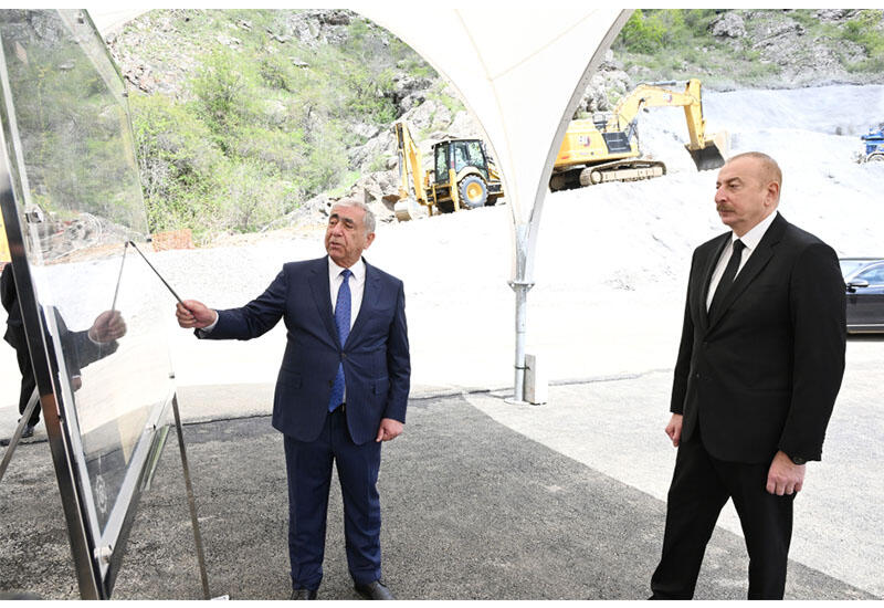 Президент Ильхам Алиев ознакомился с работами, проводимыми на автомобильной дороге Ханкенди-Шуша-Лачин