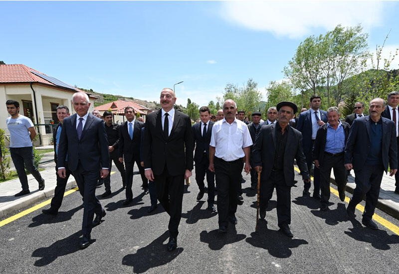 Президент Ильхам Алиев встретился с жителями, переселившимися в село Сус Лачинского района, принял участие в открытии малых гидроэлектростанций