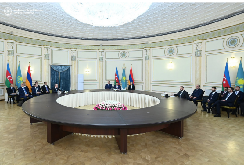 В Алматы проходит встреча глав МИД Азербайджана, Армении и Казахстана