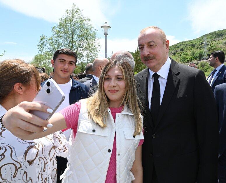 Prezident İlham Əliyev Laçın rayonunun Sus kəndinə köçmüş sakinlərlə görüşüb
