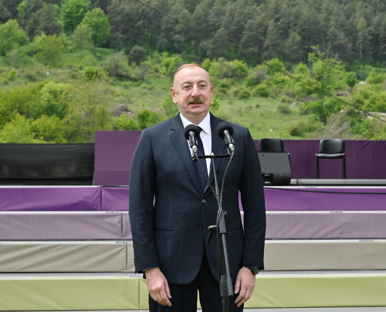 Президент Ильхам Алиев и Первая леди Мехрибан Алиева приняли участие в открытии VII Международного музыкального фестиваля "Харыбюльбюль" в Шуше