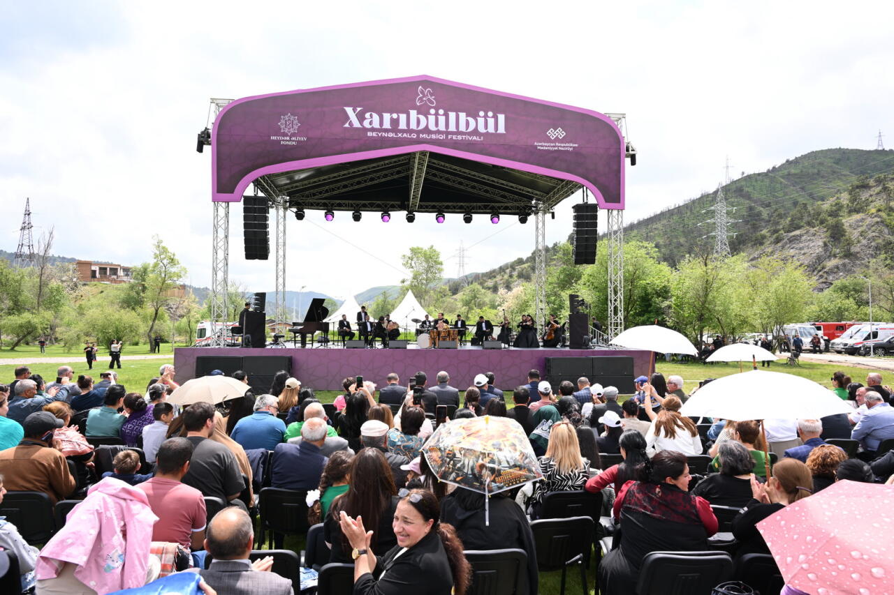 “Xarıbülbül” festivalı “Sələflər və xələflər”lə Laçında
