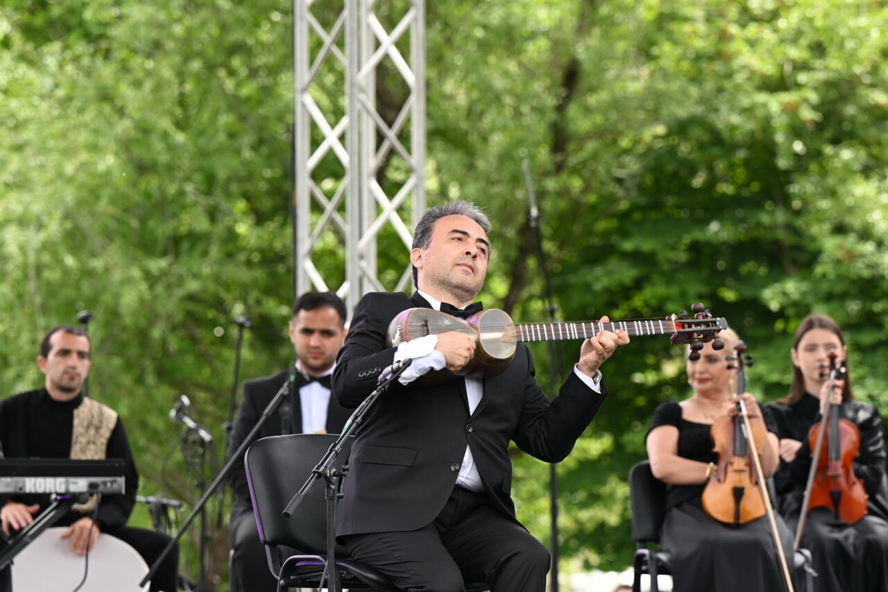 Фестиваль "Харыбюльбюль" в Лачине с концертной программой "Sələflər və xələflər"