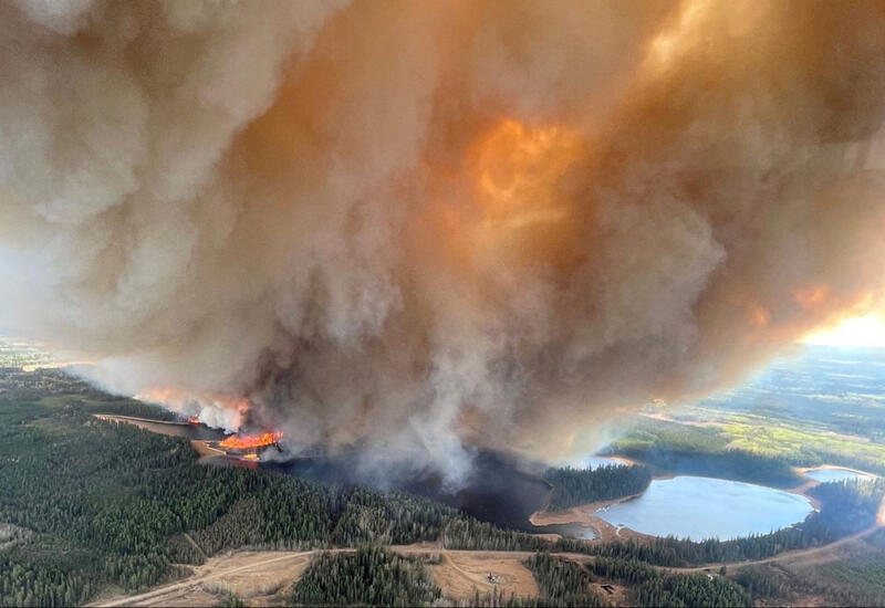 В Западной Канаде бушуют сильные лесные пожары