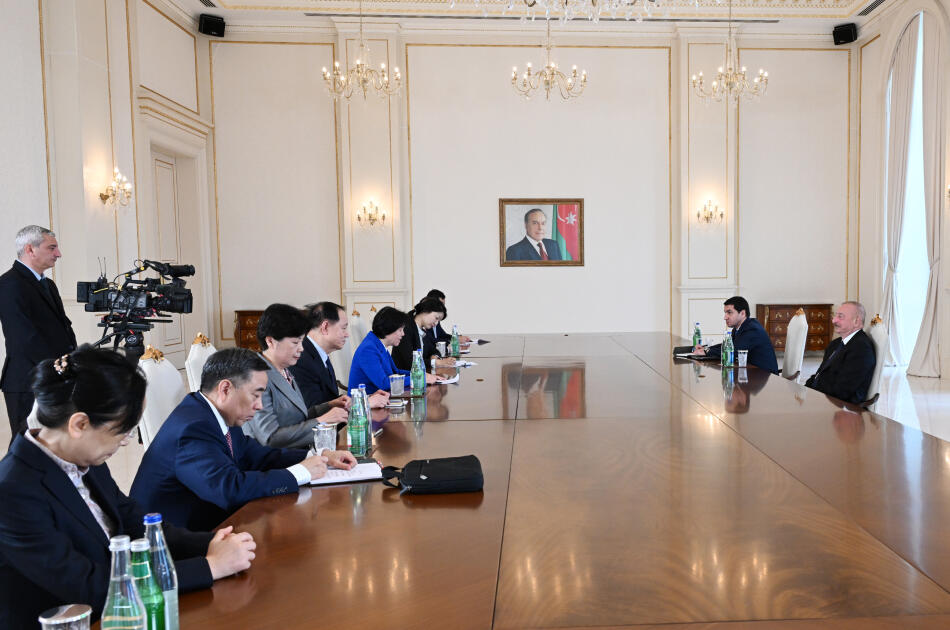 Президент Ильхам Алиев принял заместителя председателя Всекитайского комитета Народного политического консультативного совета Китая
