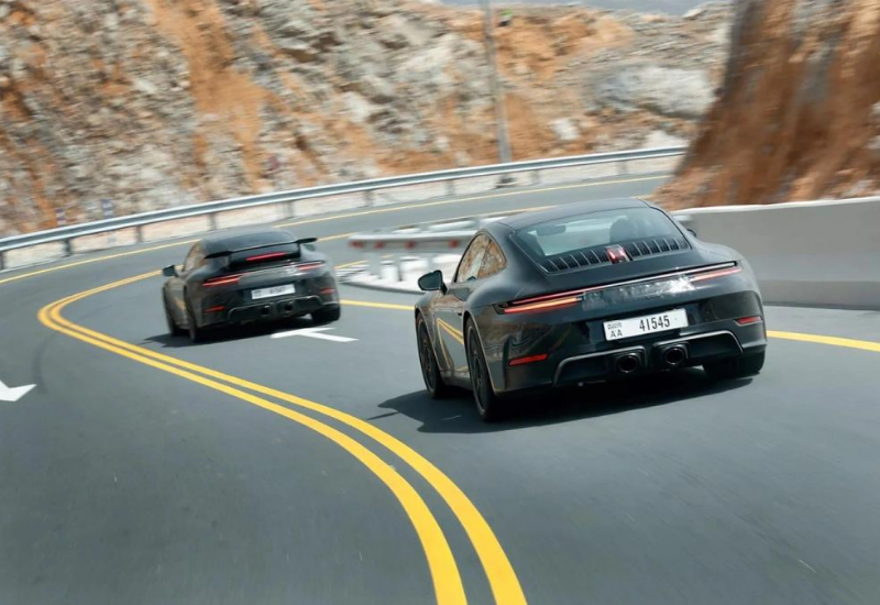 Porsche впервые показал гибридную версию спорткара 911