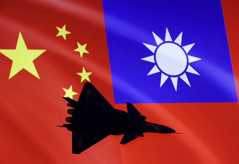 Китайские самолеты и беспилотники приближаются к Тайвани