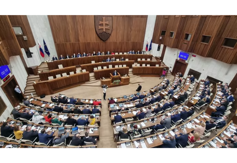 Парламент Словакии созвал экстренное заседание в связи с покушением на премьер-министра