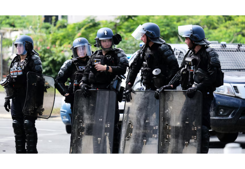Подкрепления французской полиции начали прибывать в Новую Каледонию