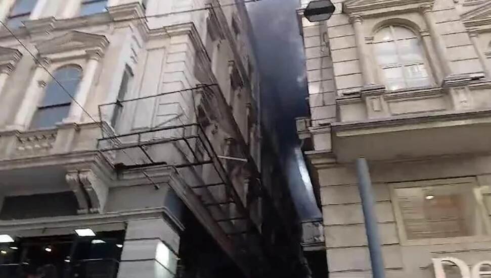 Пожар на туристической улице в Стамбуле