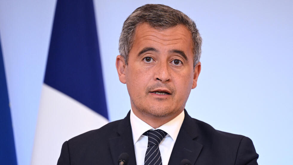 Глава МВД Франции пытается свалить свои проблемы на других