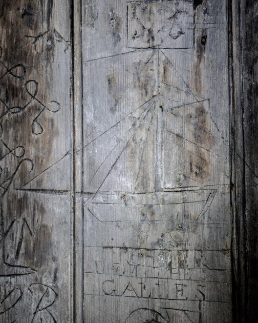 Дверь, найденная в Кенте, оказалась покрыта граффити времен французских революционных войн