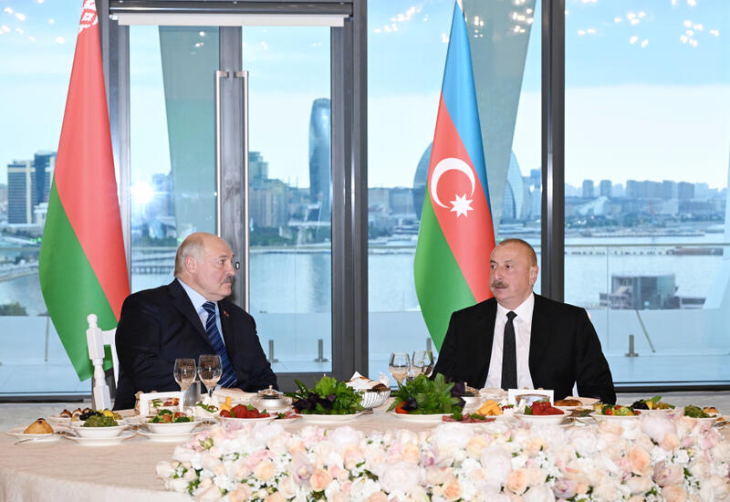 Во дворце «Гюлистан» от имени Президента Ильхама Алиева состоялся государственный прием в честь Президента Александра Лукашенко