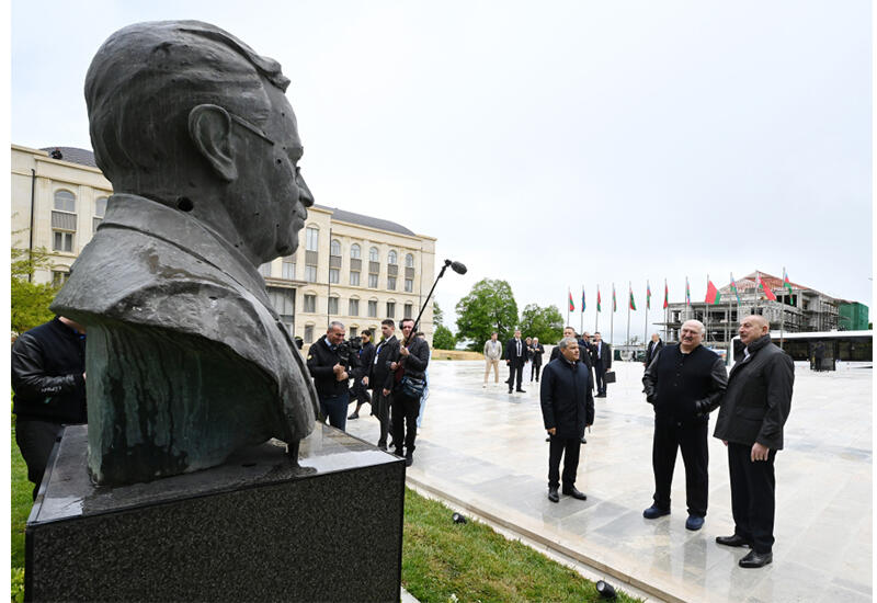 Президент Ильхам Алиев и Президент Александр Лукашенко посмотрели в Шуше памятники Натаван, Бюльбюлю и Узеиру Гаджибейли, расстрелянные в период оккупации