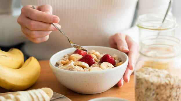 Что есть на завтрак при высоком холестерине: 5 вариантов от овсянки до смузи