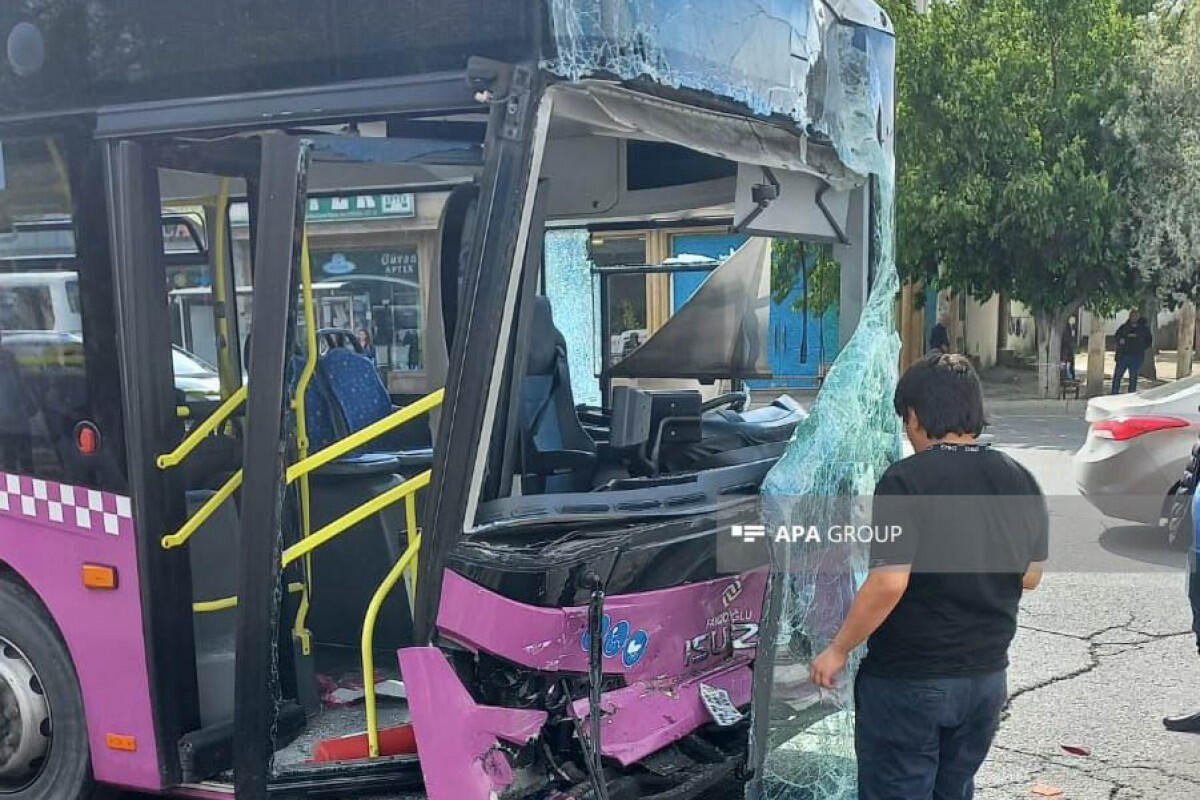 В Баку столкнулись два пассажирских автобуса,